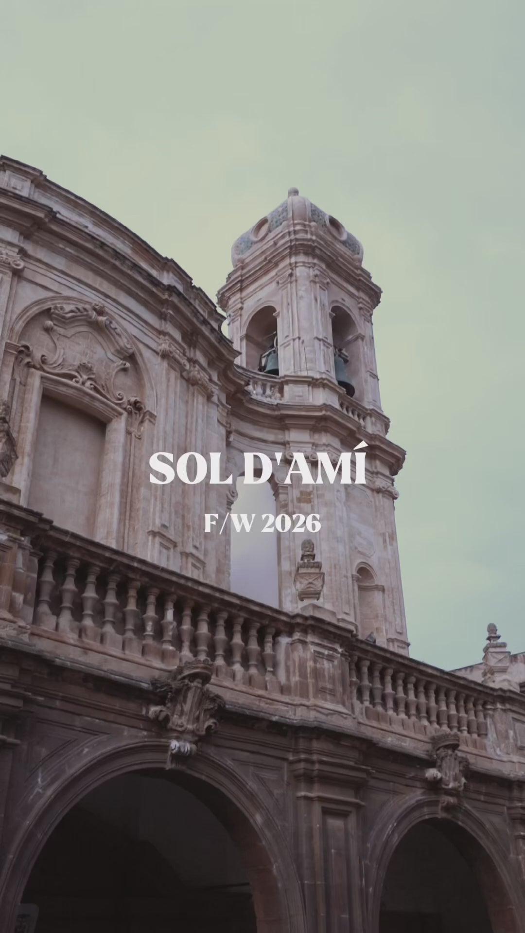 Carica il video: 