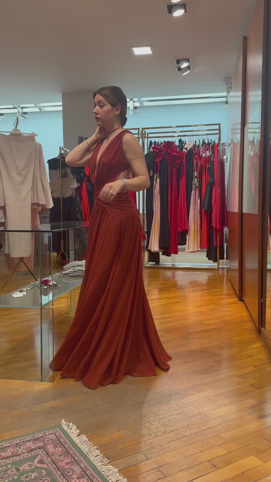 Carica il video: 
